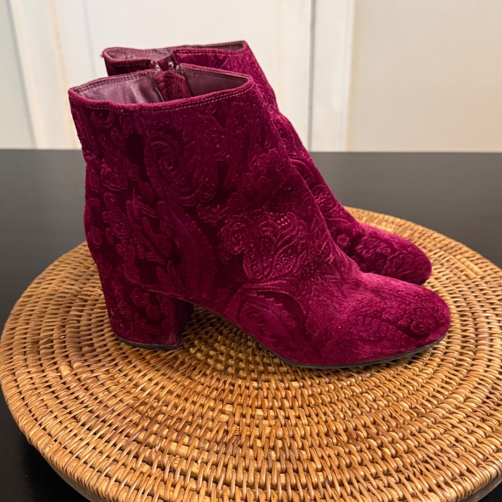 Zigi soho womens‎ Burgundy Velvet Paisley Embossed Block Heel Ankle Boots Size 8 - Picture 3 of 10